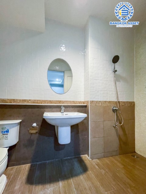 *****ทาวน์เฮ้าส์มือสอง นนทบุรี หมู่บ้าน เปี่ยมสุข ทัสคานี่ ติวานนท์ เนื้อที่ 19.10 ตร.ว. ฟังก์ชัน 3 ห้องนอน 2 ห้องน้ำ 1 ที่จอดรถ ราคาดีที่สุดในย่าน! บนทำเลเชื่อมต่อถนนราชพฤกษ์ ถนนชัยพฤกษ์ ถนนแจ้งวัฒนะ ใกล้รถไฟฟ้าสายสีชมพู "สถานีศูนย์ราชการแจ้งวัฒนะ" จองเลย!